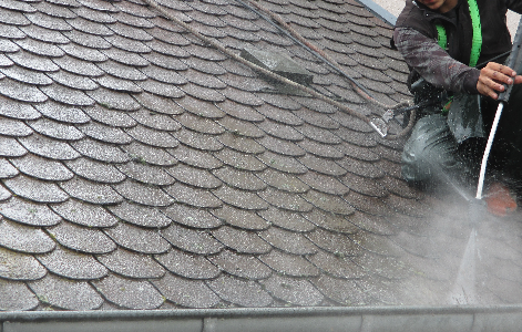 Démoussage toiture en ardoise